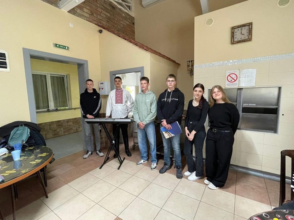 Poseta iz Gimnazije: Radost u Domu “Fenix”
