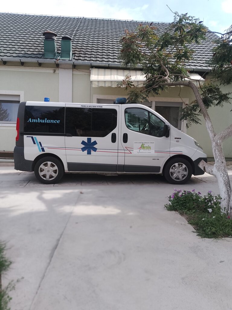 Sanitetsko vozilo za siguran prijevoz korisnika